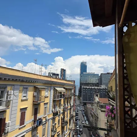 Fly Piazza Nazionale Neapel